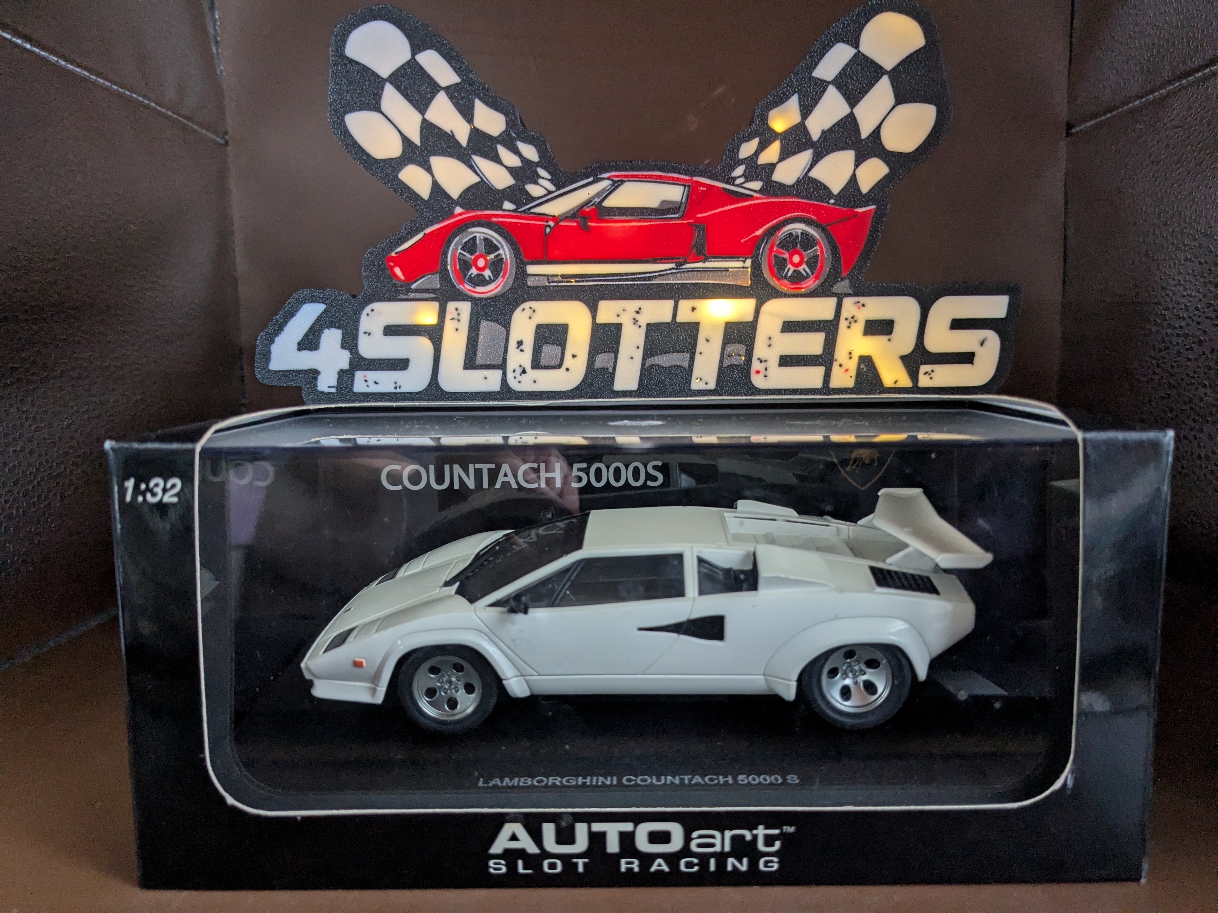 Autoart Lamborghini Countach 5000 S White *USED*