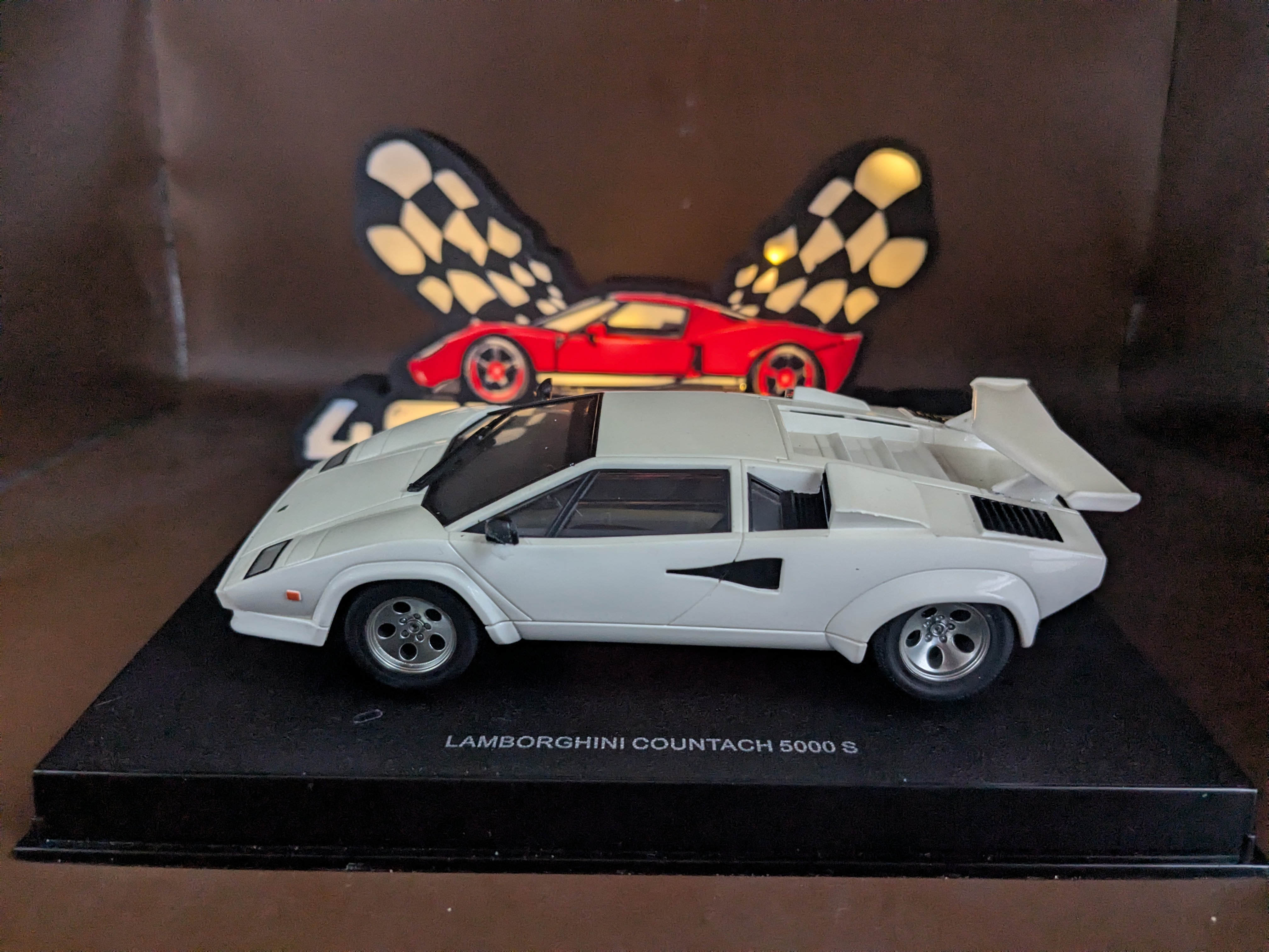 Autoart Lamborghini Countach 5000 S White *USED*