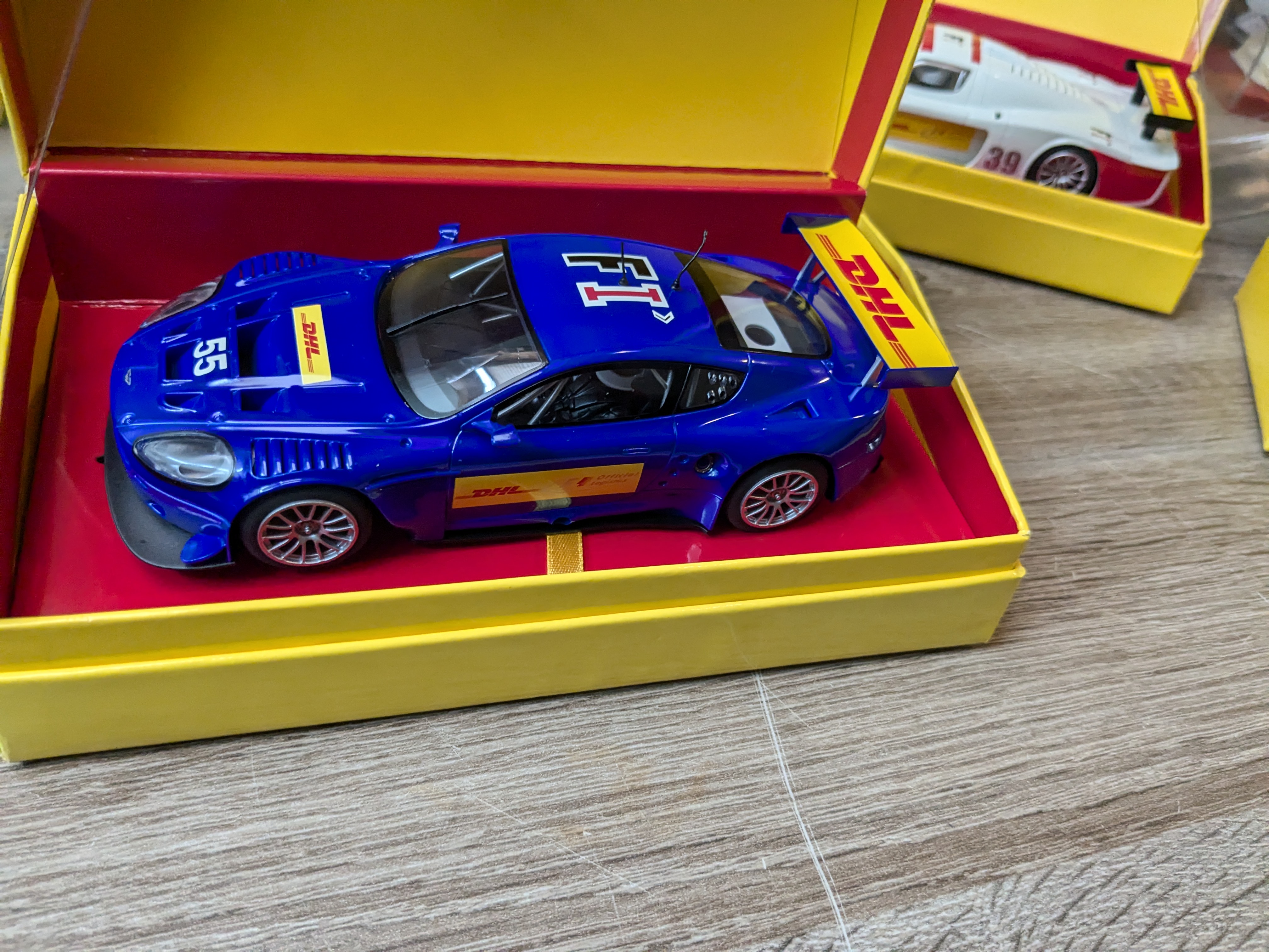 Scalextric/Superslot Aston Martin DBR9 #55 F1 Edicion Especial DHL Time Definite